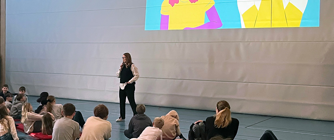 Skola bjöd in Friends för att bryta gränser – sparbanksstöd för gemenskap  